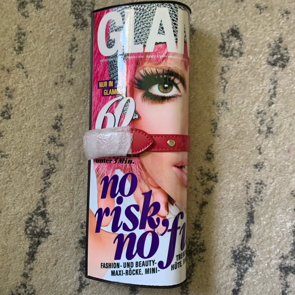 *sold*NWT Glamour Magazine Clutch